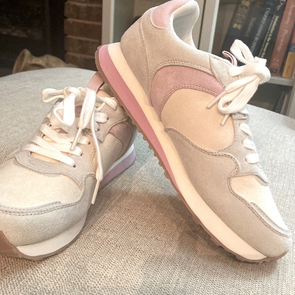 NWOT: Just Fab Gwen Athletic Sneaker In Lilac